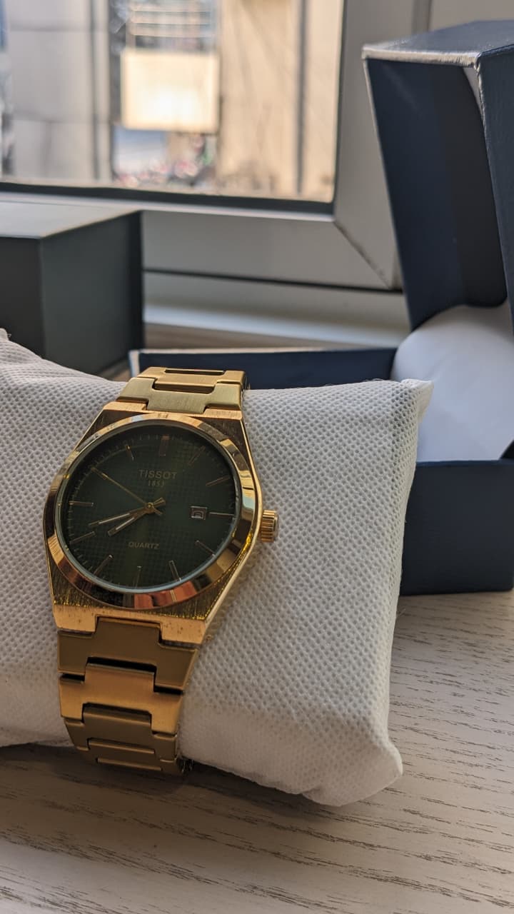 Elegant Tissot Gold-Tone Quartz Watch with Green Dial